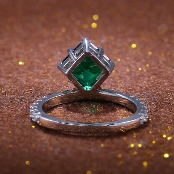Gorgeous 925 Silver Emerald Ring New - Picture 2 of 4
